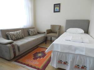 A seating area at Hagia Sophia Apartment