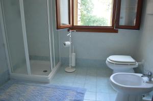 A bathroom at Colle Del Barbarossa