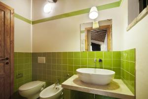 A bathroom at Bosco Ai Marzi