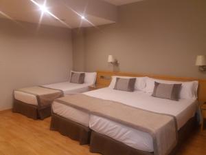 Posteľ alebo postele v izbe v ubytovaní Hotel Real