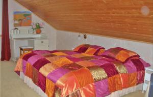 Afbeelding uit fotogalerij van 5 Bedroom Awesome Home In Borhaug in Borhaug