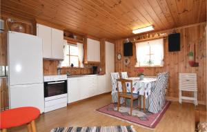 Kuchyň nebo kuchyňský kout v ubytování Holiday Home Geterud Hammarö