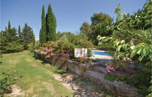 a garden with a swimming pool and flowers at Amazing Home In Crillon Le Brave in Crillon-le-Brave