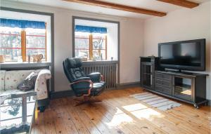 TV a/nebo společenská místnost v ubytování 3 Bedroom Lovely Apartment In Havdhem