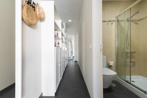 A bathroom at Living Las Canteras Homes - LAS CANTERAS PENTHOUSE Még 30 kép