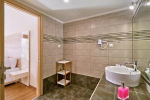 Kúpeľňa v ubytovaní Emmanouela's Apts