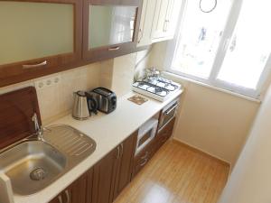 A kitchen or kitchenette at Hagia Sophia Apartment