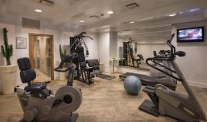 Spordikeskus ja/või sportimisvõimalused majutusasutuses Hotel Ambasciatori