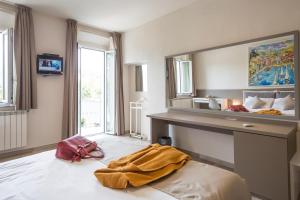 Postel nebo postele na pokoji v ubytování Hotel Baia di Paré