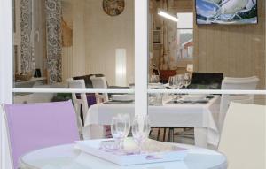 Posezení v ubytování Cozy Home In Zerpenschleuse + 18 fotografií