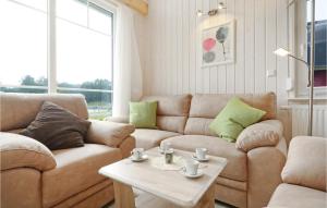 Un lugar para sentarse en Beautiful Home In Zerpenschleuse