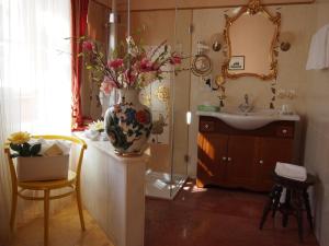 Ett badrum på Hotel Ur-Wachau