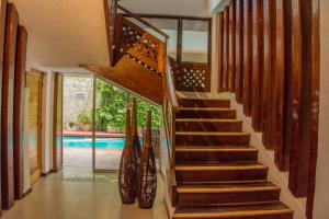 Bazén v ubytování Hotel Plaza Kokai Cancún nebo v jeho okolí