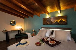 Ein Bett oder Betten in einem Zimmer der Unterkunft Olvini Villa