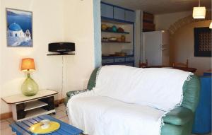 Μια τηλεόραση ή/και κέντρο ψυχαγωγίας στο Lovely Apartment In Serra Di Ferro