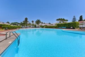 The swimming pool at or close to Jacuzzi & Garden Holiday Home