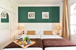 A bed or beds in a room at Jacuzzi & Garden Holiday Home Még 27 kép