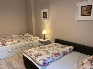 Ένα ή περισσότερα κρεβάτια σε δωμάτιο στο Apartament Romantic