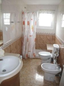 Koupelna v ubytování BRAVAHOLIDAYS-240-Sta Cruz-7-21