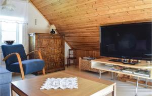 TV a/nebo společenská místnost v ubytování Lovely Home In Virserum With Wifi