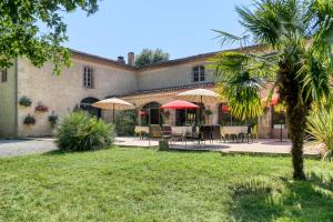 Κήπος έξω από το Le Château de Camille