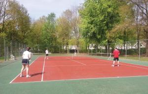 Instalaciones para jugar a tenis o squash en t Posterbos - Type B o alrededores