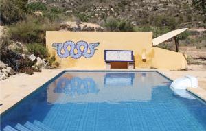 Bazén v ubytování Beautiful Home In Jijona With 3 Bedrooms, Wifi And Private Swimming Pool nebo v jeho okolí