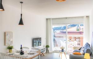 A seating area at Stunning Apartment In Tossa De Mar With Kitchen
