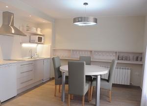 A kitchen or kitchenette at Apartamentos Turísticos Mirablanc