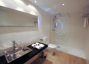 Phòng tắm tại Apartamentos Turísticos Mirablanc