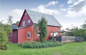 a red barn with a silver roof at Nice Home In Romakloster With 3 Bedrooms And Wifi in Romakloster