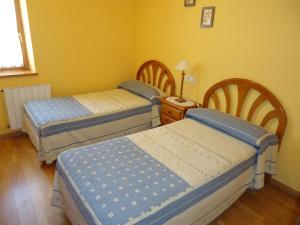 Posteľ alebo postele v izbe v ubytovaní Apartaments La Llucana