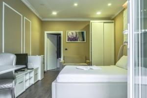 A bed or beds in a room at Tredi 18 Residence
