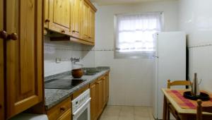 Kuchyňa alebo kuchynka v ubytovaní Apartaments La Llucana