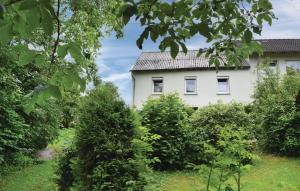 Κήπος έξω από το 3 Bedroom Cozy Apartment In Trierweiler
