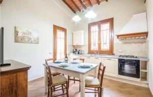 a kitchen with a table and chairs in a room at Dependance in Lamporecchio