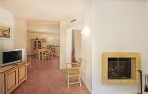 A television and/or entertainment centre at Lovely Home In Fayence With Kitchen