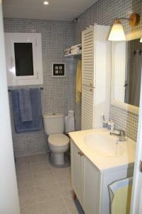 Een badkamer bij BRAVAHOLIDAYS-121-Canastell-58