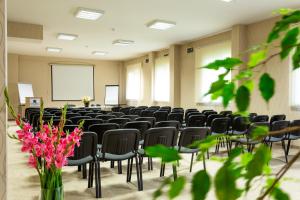 The business area and/or conference room at City Avenue Hotel by HMG-Free Parking-Free Wi-Fi