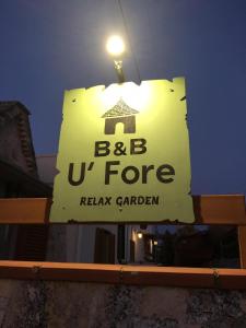 una señal para un jardín de relak bfg u force en U’ Fore B&B Relax garden, en Noci