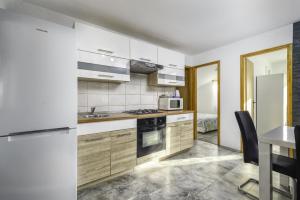 Kuchyň nebo kuchyňský kout v ubytování Apartments Marko