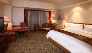 Postel nebo postele na pokoji v ubytování The Sultan Hotel & Residence Jakarta