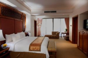TV a/nebo společenská místnost v ubytování The Sultan Hotel & Residence Jakarta