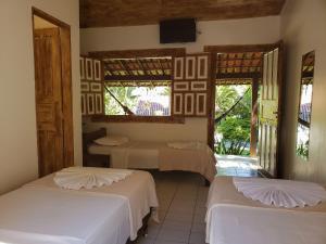 Tempat tidur dalam kamar di Pousada Tropical