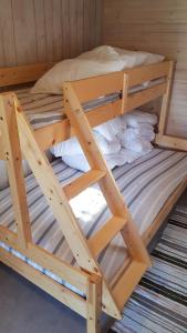 Двуетажно легло или двуетажни легла в стая в Farmer Apartment