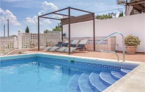 A piscina localizada em Amazing Home In Alberique With Heated Swimming Pool ou nos arredores