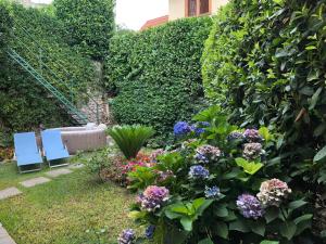 Un jardín fuera de Sorrento Villa with garden see view