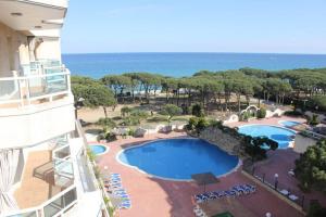 The swimming pool at or close to BRAVAHOLIDAYS-250-Poblet