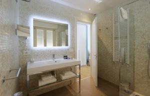 Ένα μπάνιο στο Gabbiano Hotel