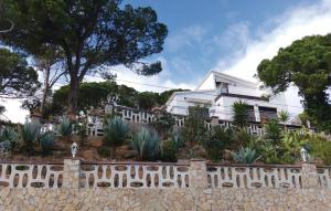 Foto da galeria de Amazing Home In Blanes With House A Mountain View em Blanes